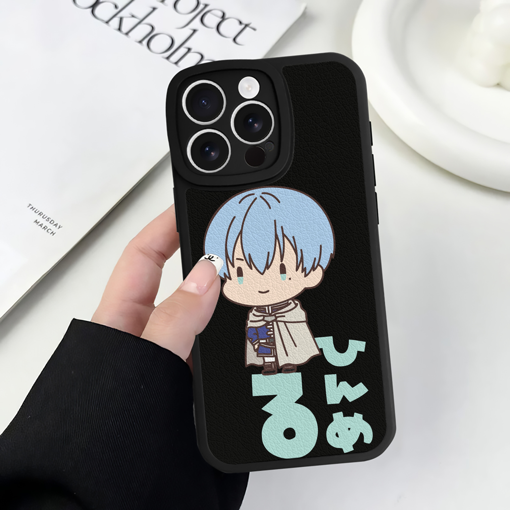 （画像用） 葬送のフリーレン Frieren 【iPhone 16シリーズ対応】シリコンスマホケース（レザー調） 材質：シリコン
